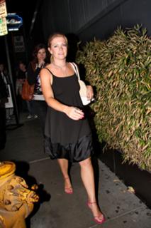 Melissa Joan Hart feet photo thumbnail