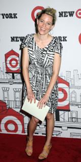 Elizabeth Banks feet photo thumbnail