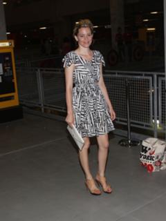 Elizabeth Banks feet photo thumbnail