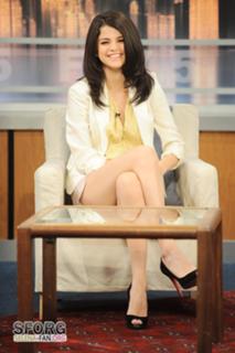 Selena Gomez feet photo thumbnail