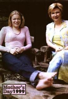 LeAnn Rimes feet photo thumbnail