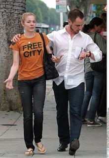 LeAnn Rimes feet photo thumbnail