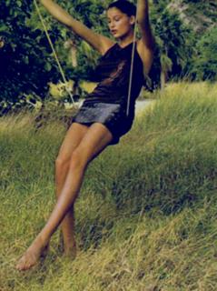 Laetitia Casta feet photo thumbnail