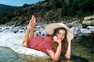 Laetitia Casta feet photo thumbnail