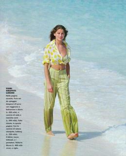 Laetitia Casta feet photo thumbnail
