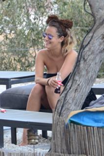 Caroline Flack feet photo thumbnail