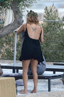 Caroline Flack feet photo thumbnail