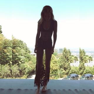 Gigi Hadid feet photo thumbnail