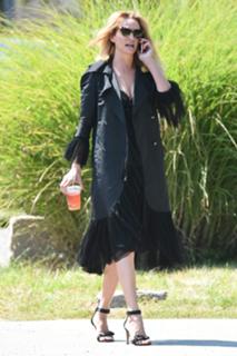 Uma Thurman feet photo thumbnail