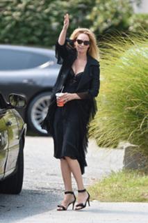 Uma Thurman feet photo thumbnail