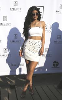 Kylie Jenner feet photo thumbnail