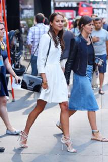 Alicia Vikander feet photo thumbnail