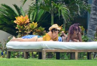 Kendall Jenner feet photo thumbnail