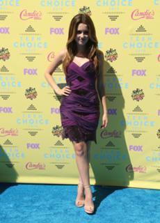 Laura Marano feet photo thumbnail