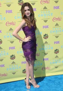 Laura Marano feet photo thumbnail