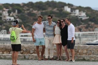 Anne Hathaway feet photo thumbnail