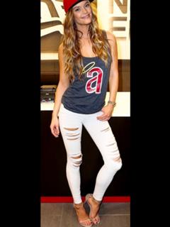 Nina Agdal feet photo thumbnail