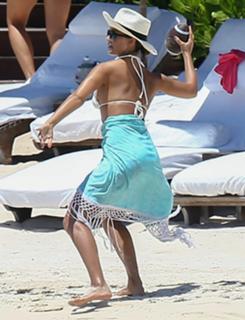 Jessica Alba feet photo thumbnail