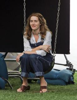 Kate Winslet feet photo thumbnail