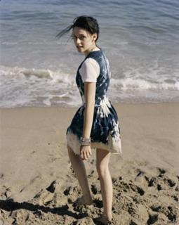 Kristen Stewart feet photo thumbnail