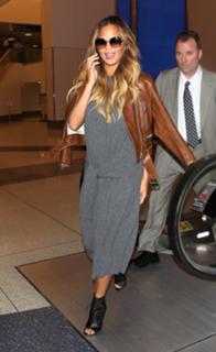 Chrissy Teigen feet photo thumbnail