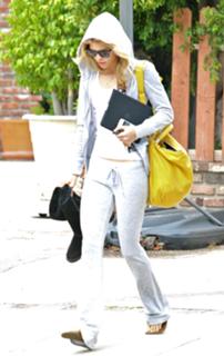 AnnaLynne McCord feet photo thumbnail
