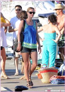 Nicky Rothschild feet photo thumbnail