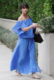 Jennifer Love Hewitt feet photo thumbnail