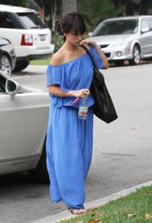 Jennifer Love Hewitt feet photo thumbnail