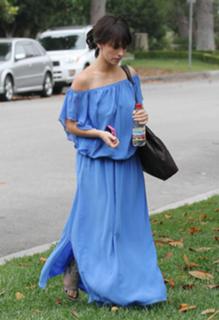 Jennifer Love Hewitt feet photo thumbnail