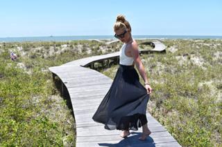 Tara Lipinski feet photo thumbnail