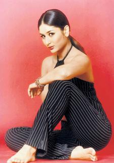 Kareena Kapoor feet photo thumbnail