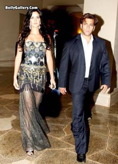 Katrina Kaif feet photo thumbnail