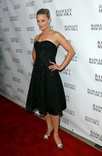 Elisabeth Röhm feet photo thumbnail