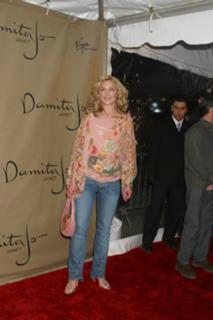 Elisabeth Röhm feet photo thumbnail