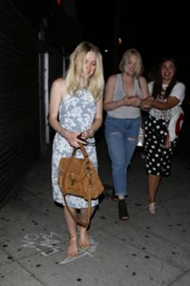 Dakota Fanning feet photo thumbnail