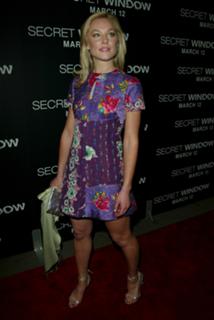 Elisabeth Röhm feet photo thumbnail