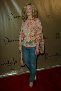 Elisabeth Röhm feet photo thumbnail