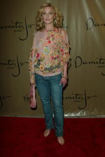 Elisabeth Röhm feet photo thumbnail