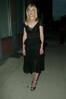 Elisabeth Röhm feet photo thumbnail