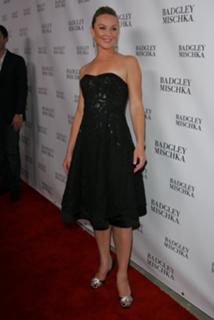 Elisabeth Röhm feet photo thumbnail