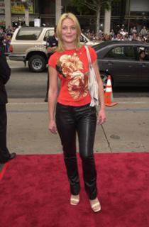 Elisabeth Röhm feet photo thumbnail
