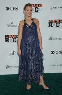 Elisabeth Röhm feet photo thumbnail