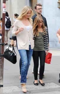 Cameron Diaz feet photo thumbnail