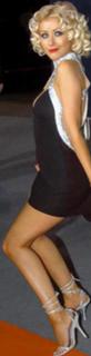 Christina Aguilera feet photo thumbnail