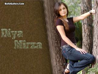 Dia Mirza feet photo thumbnail