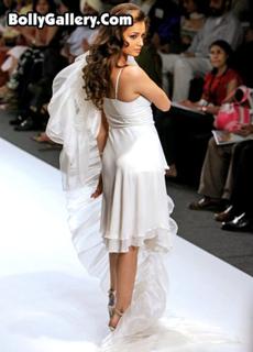 Dia Mirza feet photo thumbnail