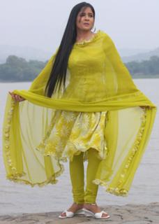 Miss Pooja feet photo 3