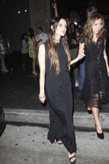 Ashlee Simpson feet photo thumbnail
