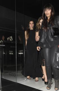 Ashlee Simpson feet photo thumbnail